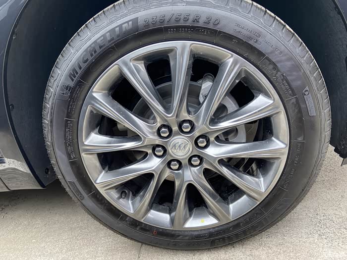 最后看一眼这20寸的大轮胎.带劲!