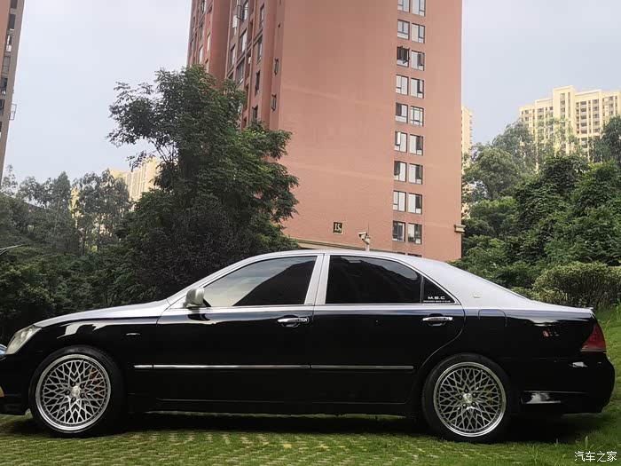 出12代皇冠06年上牌30排量19寸轮毂