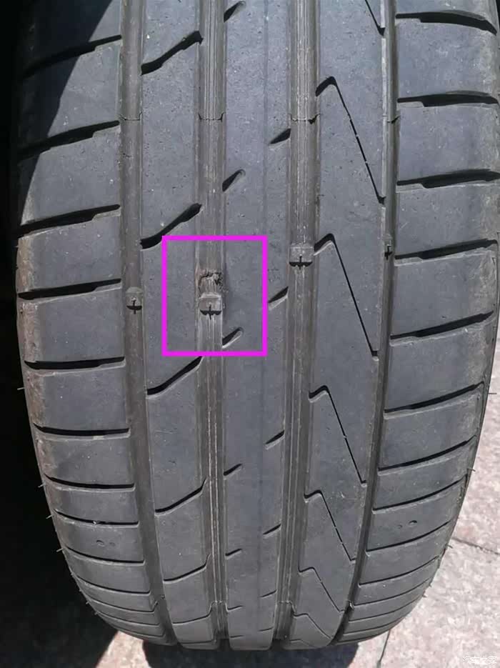 轮胎被玻璃碴子划了个印往上喷水没有气泡但还是担心