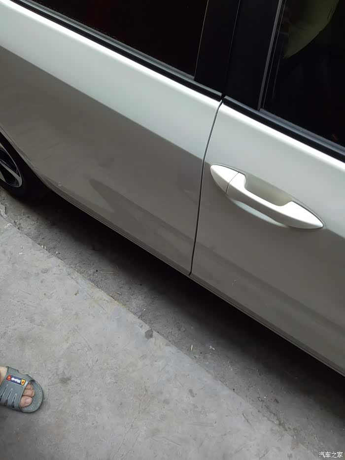 你们珍珠白车门有小刮蹭都是做整车门漆吗?