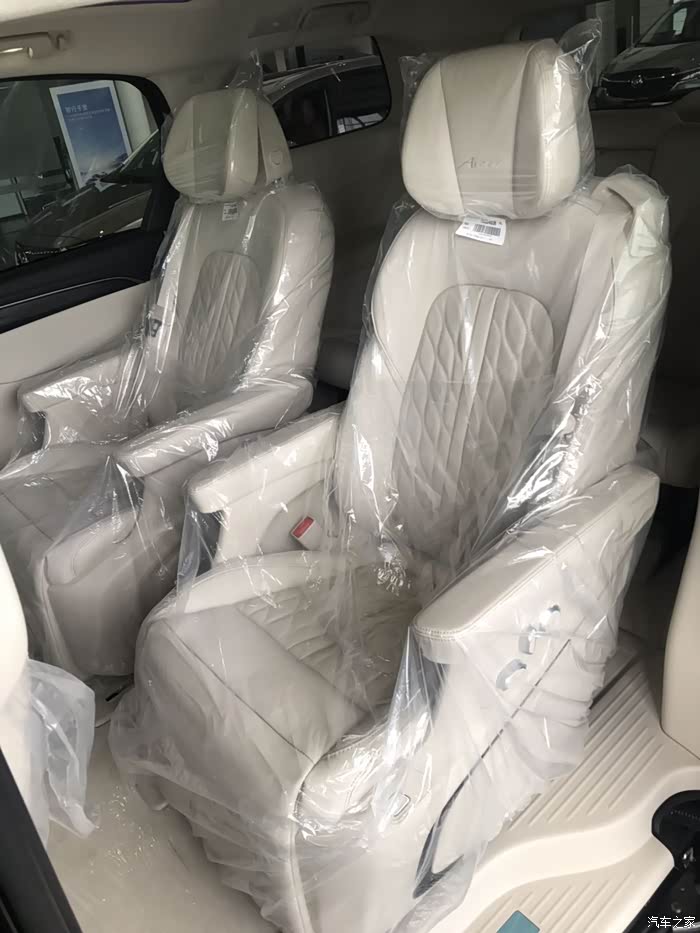 gl8艾维亚7座提车