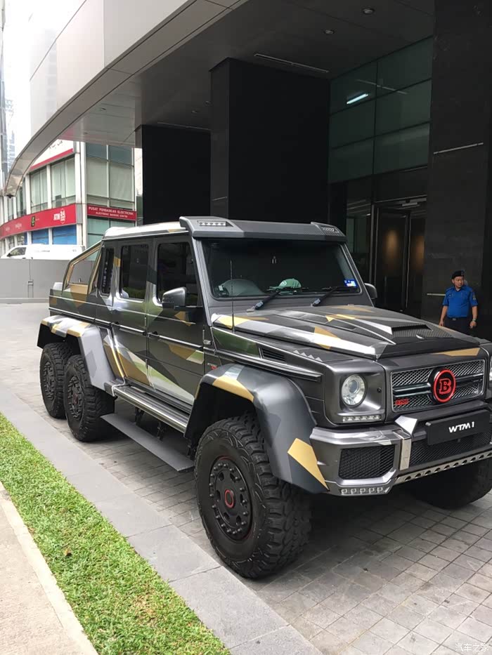 牧马人只是弟弟,看奔驰g63amg6x6,这才是藐视一切的越野之王