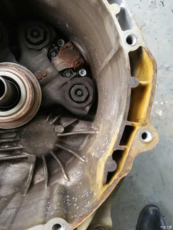 13款翼博变速箱进水