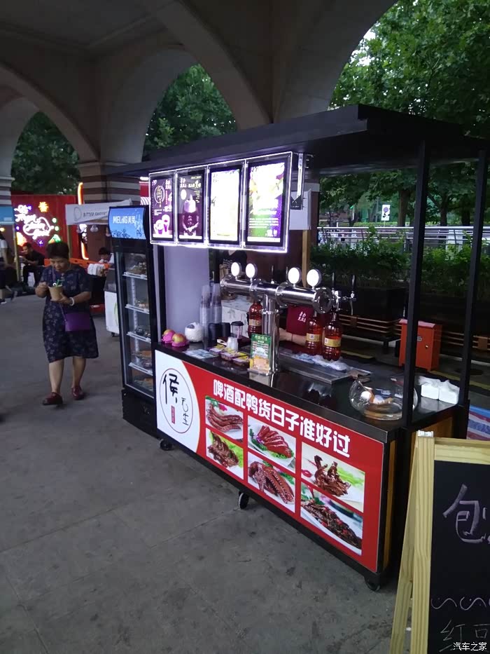 昨天晚上逛了民园五大道夜市