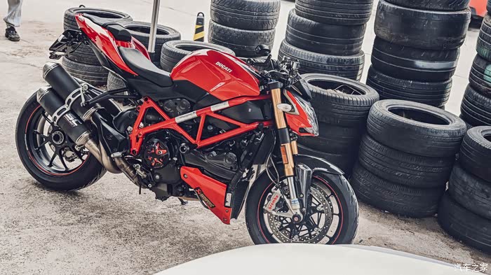 历久弥新杜卡迪街霸streetfighters拍摄赏析