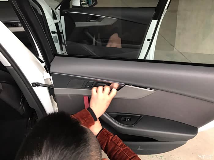 【图】【内饰改装 经验分享】进取内饰条升级顶配铝饰条_奥迪a4l论坛