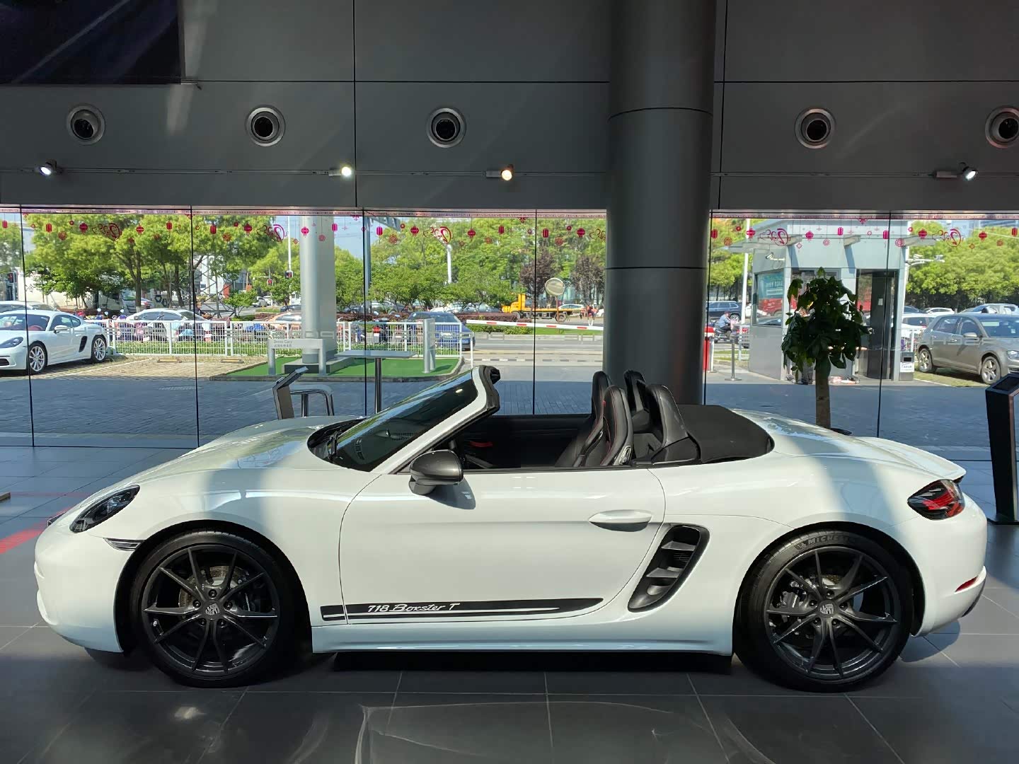 保时捷718boxstert白外黑内帅气十足