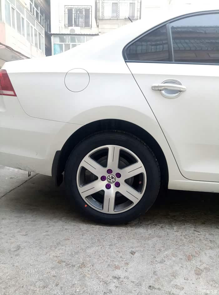 新桑塔纳换16寸轮毂