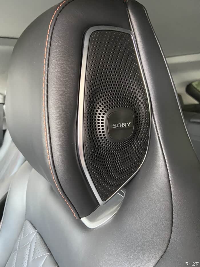 全车14个sony音响,2个头枕音响
