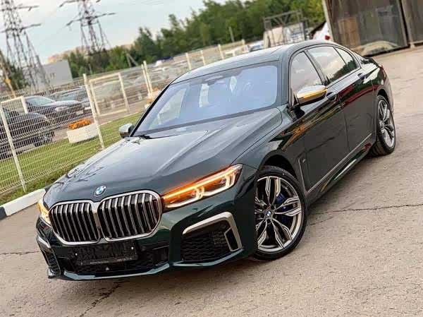 身穿西装的暴力绅士,宝马m760li xdrive