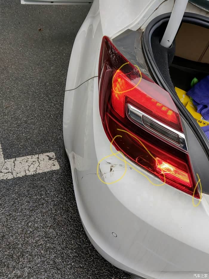 14款别克君威尾灯更换