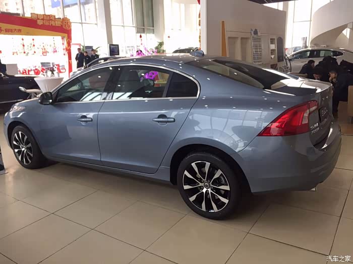 【图】谁能发些 贻贝蓝 的s60l图片,纠结于颜色的选择_沃尔沃s60论坛