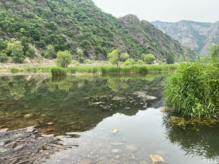 白河峡谷河边戏水感受夏日清凉