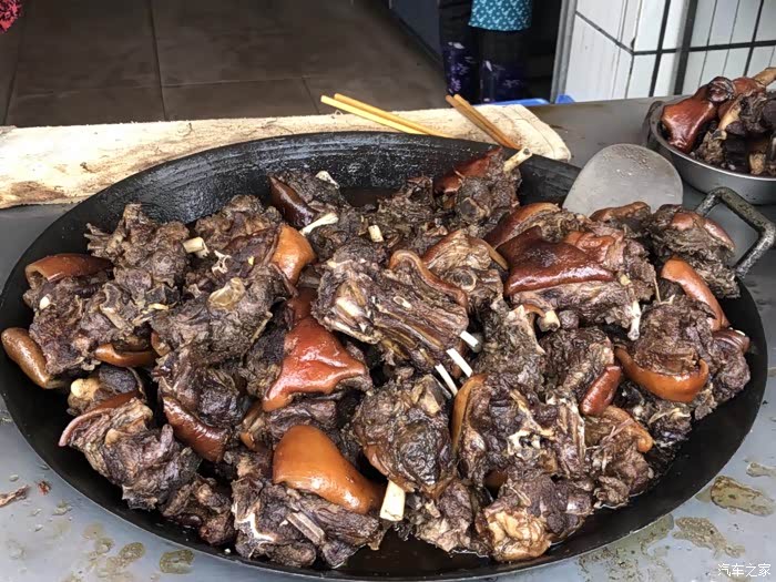 狗肉店看见2小胖子