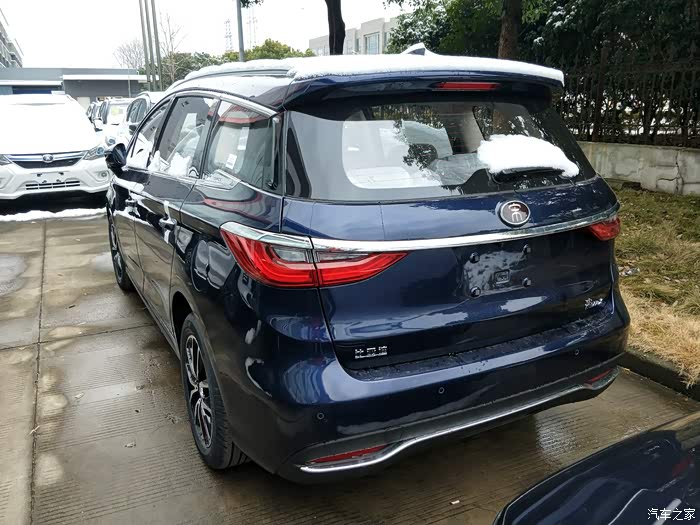 宋max墨石蓝和水晶白到底选啥颜色