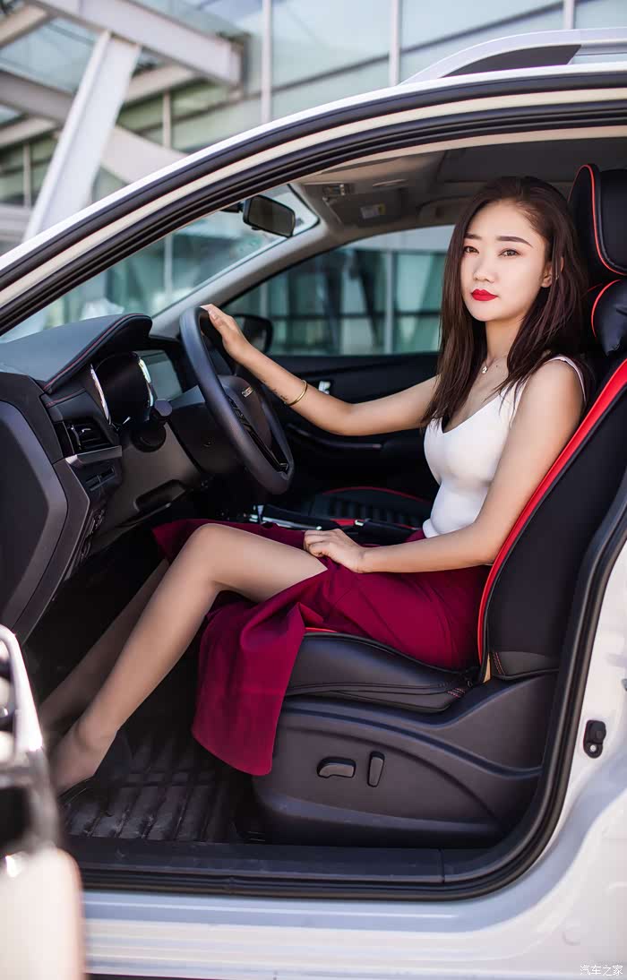 媳妇当车模徐徐春风相伴和t70一起接空姐老婆回家
