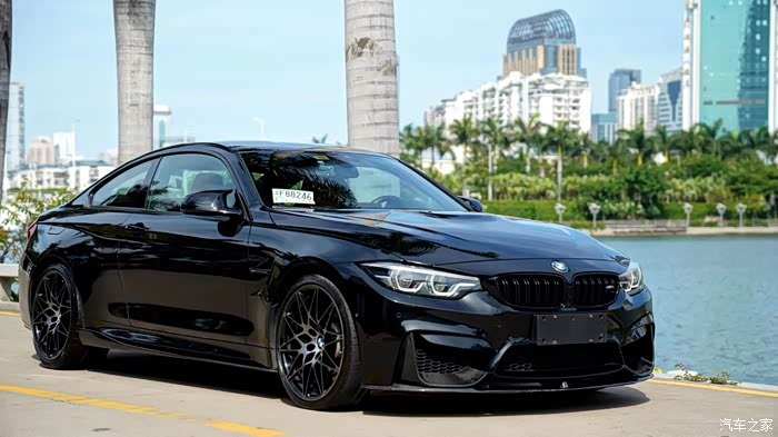 黑色宝马m雷霆版性能豪华实用兼备的一款车