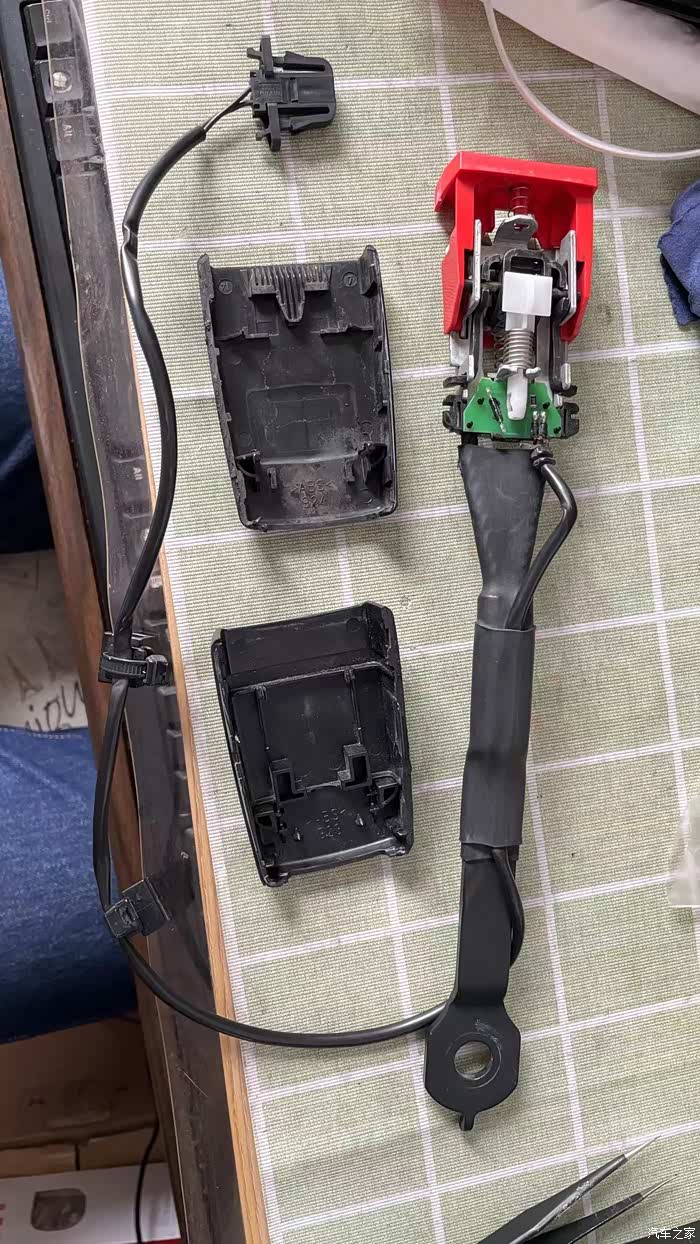 奥迪q5安全带卡扣拆解图