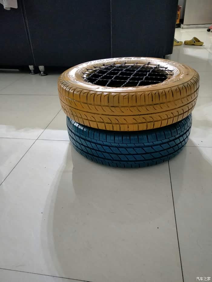 废旧轮胎在利用凳子坐着很舒服嘿嘿