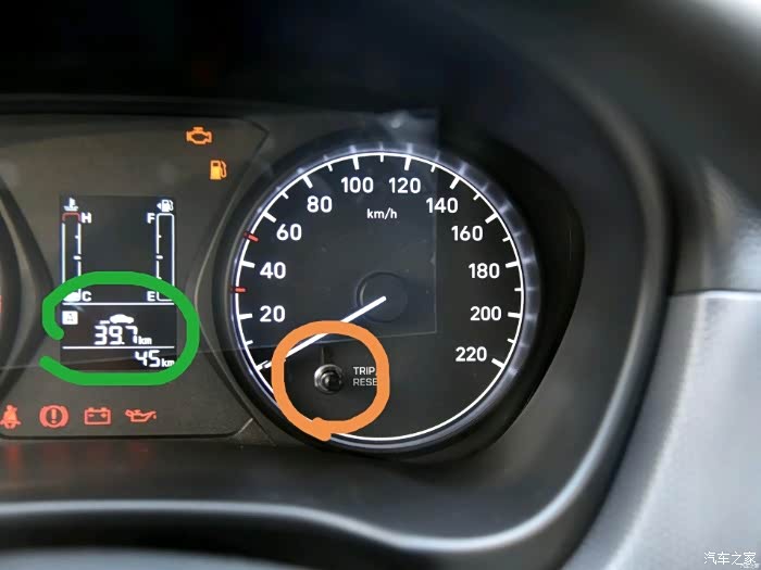 新瑞纳的仪表盘怎么显示油耗之类的