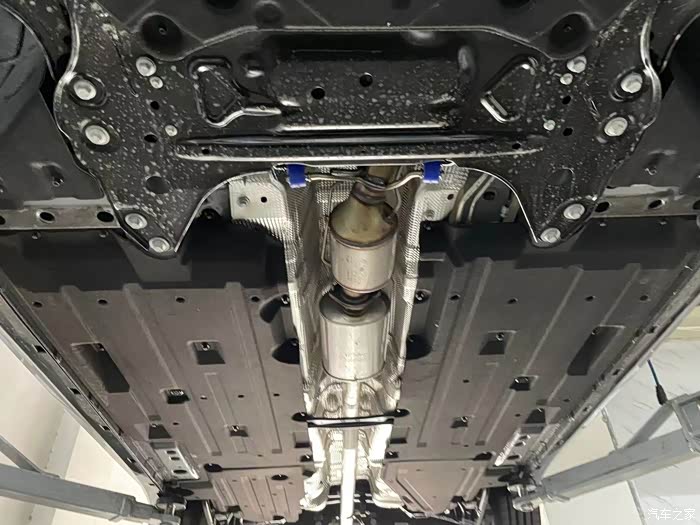 结实的底盘良心做工吉利星瑞