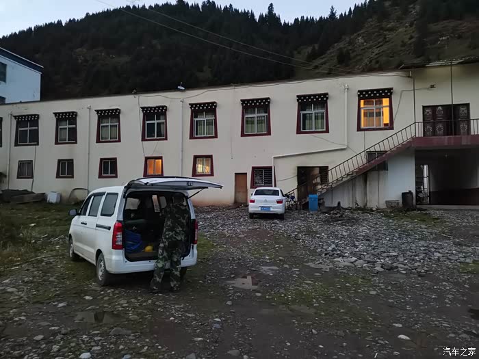 318国道邦达镇再遇老相识9月15日晚上住宿在西藏江达县妥坝镇,住宿费