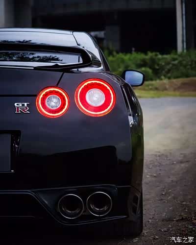 黑色战神gtr,经典的跑车