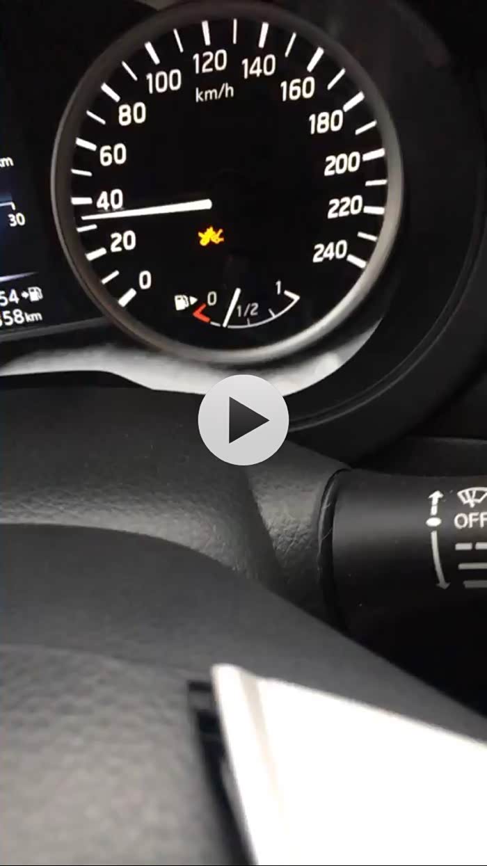 仪表盘亮黄灯是怎么回事