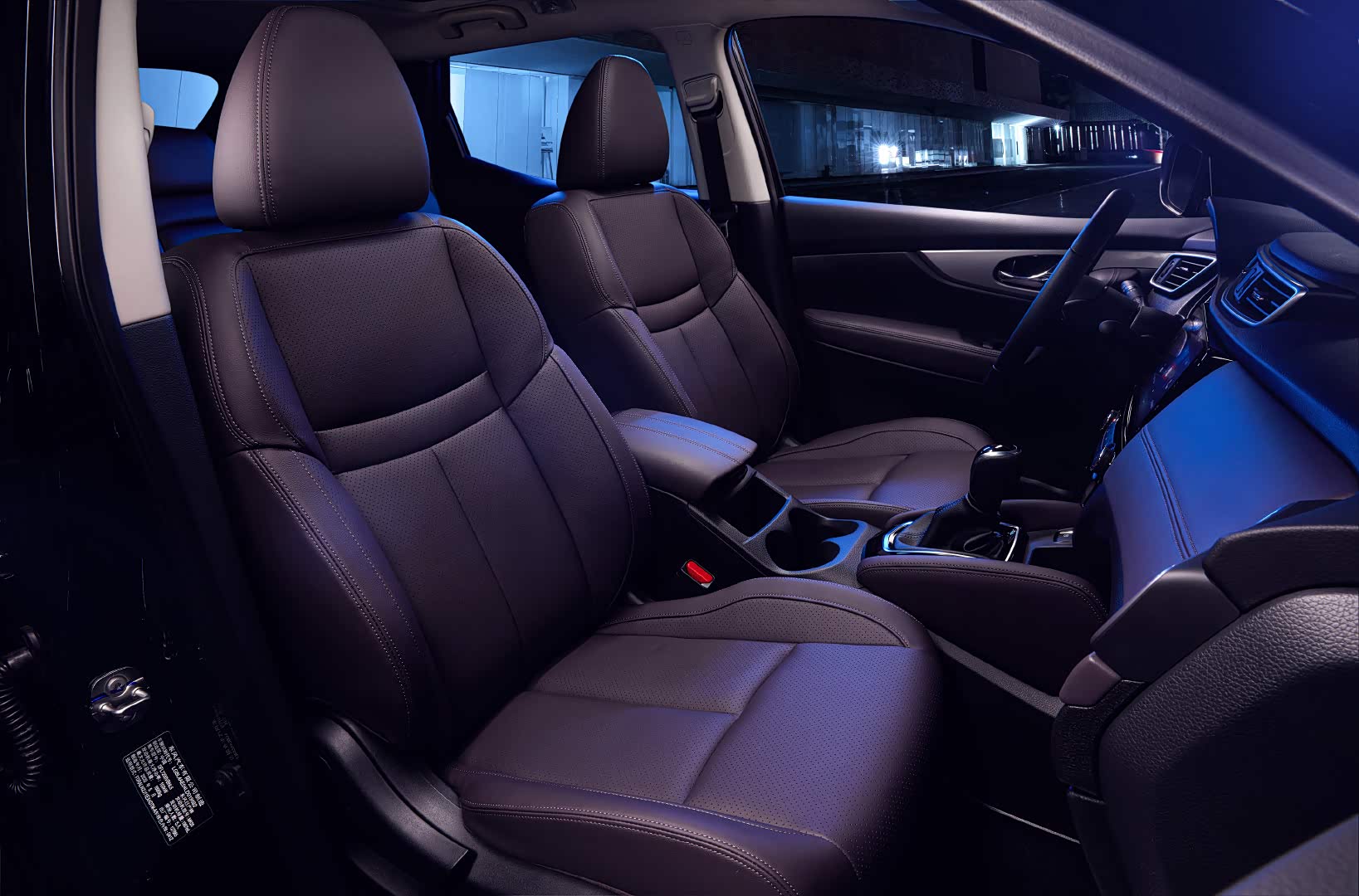 在光与影的交错里,演绎一场 与2021款逍客的相逢