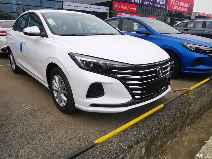 赏析时尚大气的白色逸动plus