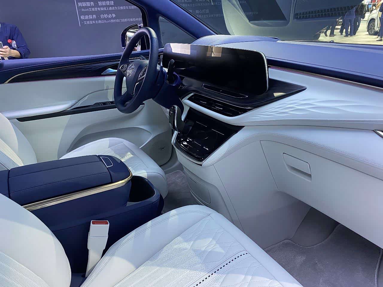 别克艾维亚4座版.内饰非常的奢华,非常的漂亮,值得拥有.