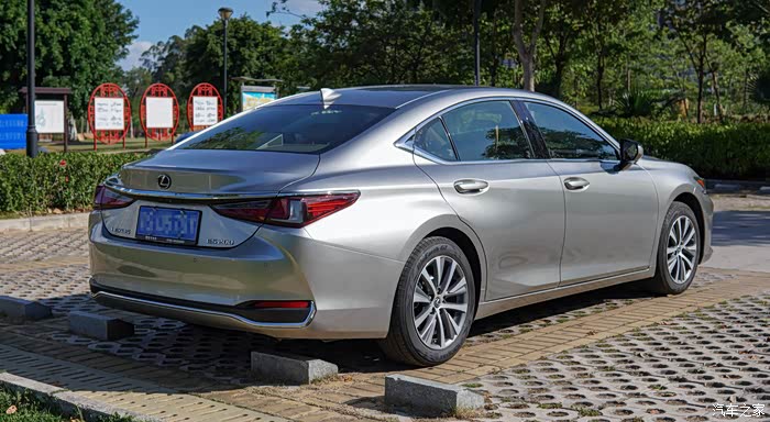 有一种质感向内而生雷克萨斯es200提车2000公里的心得分享