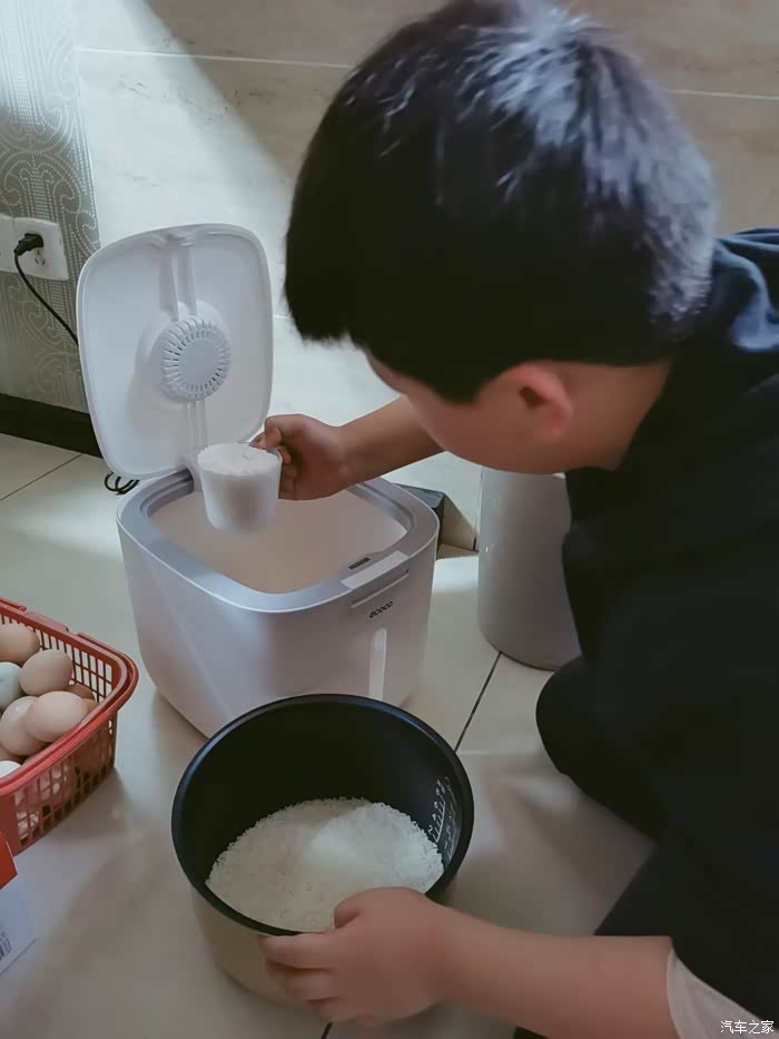 小朋友们母亲节那天一起做饭