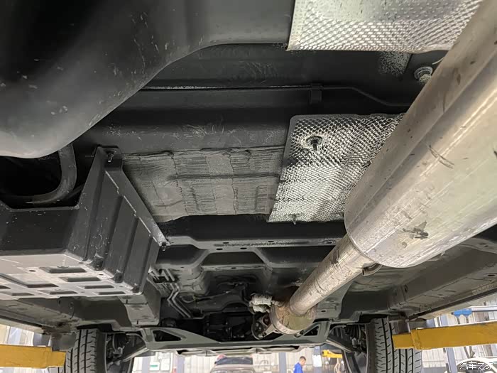 展示长安unik的底盘结构及核心仓