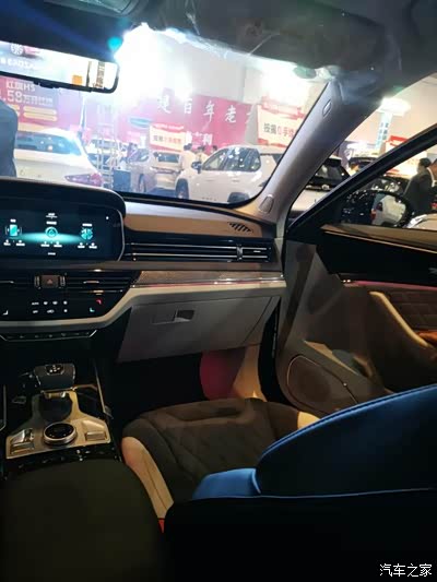 【汽车之家16岁生日快乐】新款红旗h9内饰
