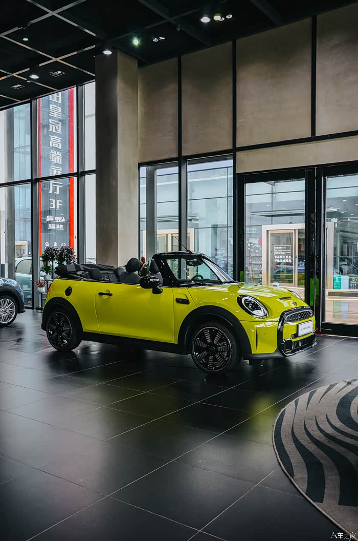 捂好钱包装配新色卡青柠绿minicabrio敞篷版来了