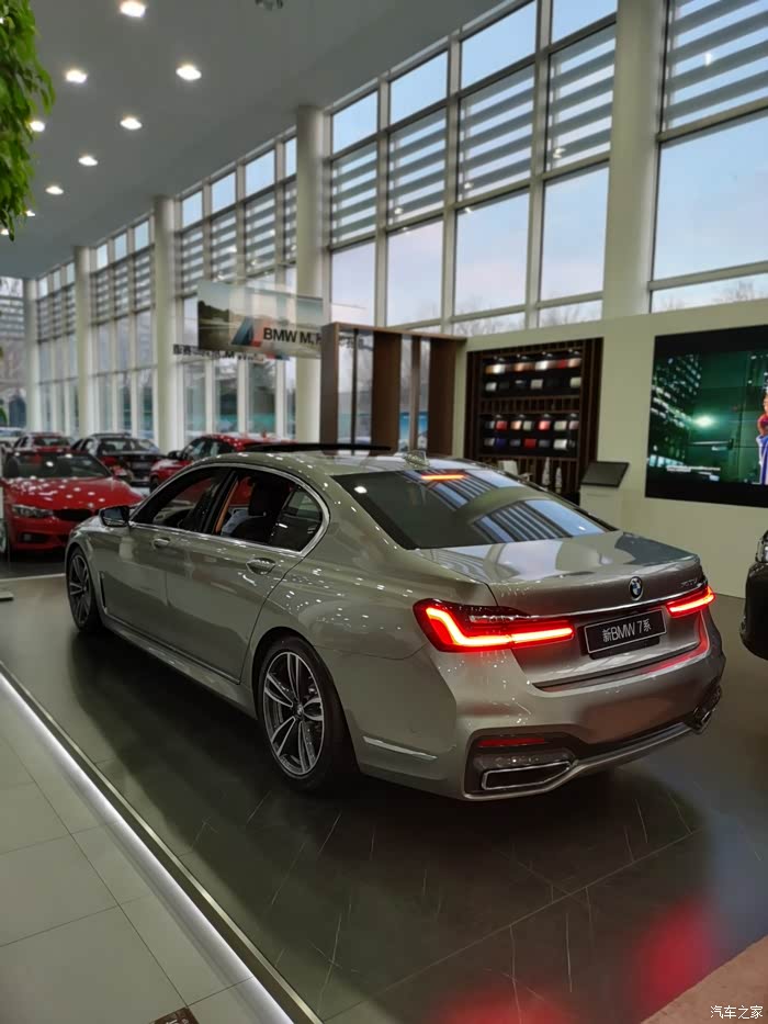 北京哪家店有7系极地灰非磨砂的现车或者展车想去看看效果