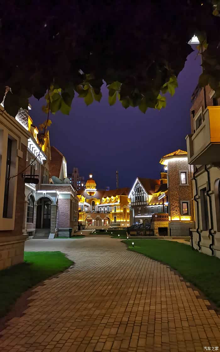 万物复苏送福利德式风情区夜景上