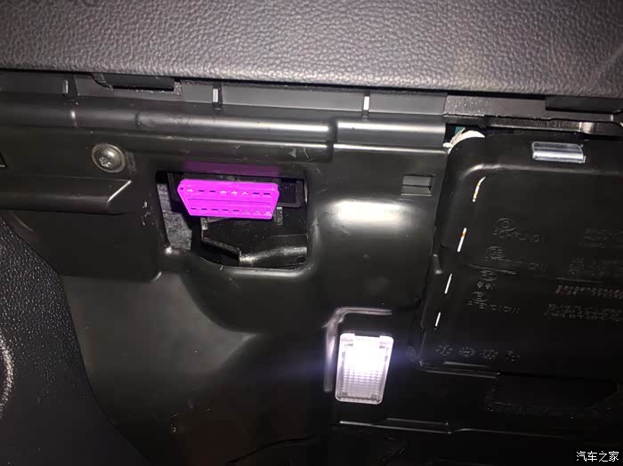 请问各位车友迈腾b8能不能装obd接口的行车记录仪