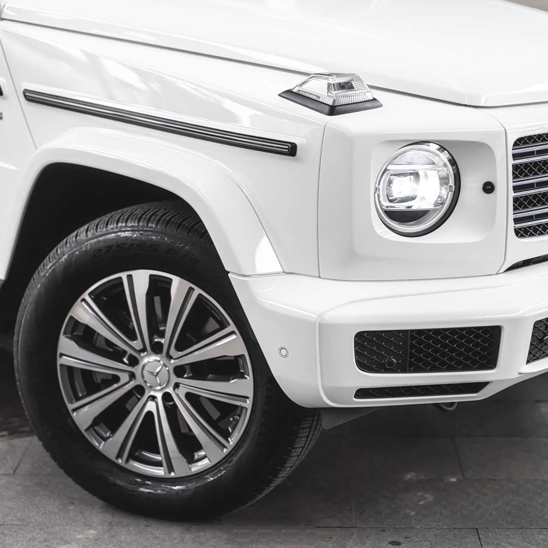 白色的奔驰大g更显优雅