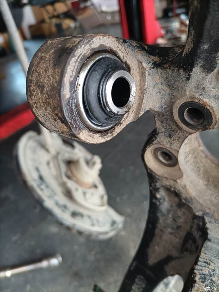 安装这个衬套没有压机自己想土办法砸进去