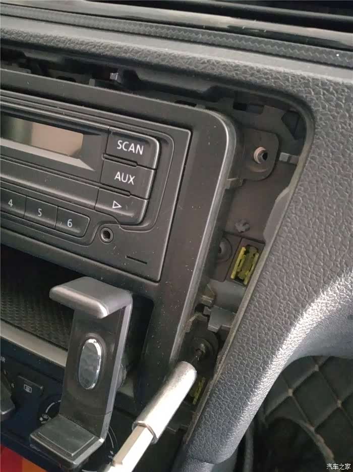 桑塔纳更换cd机