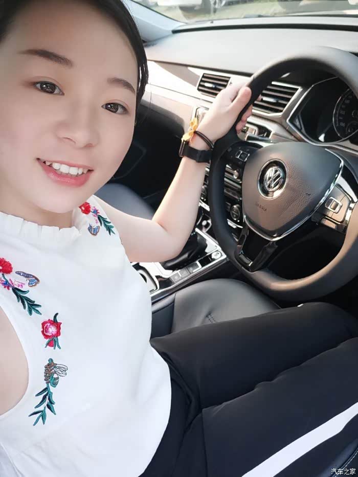 帕萨特新提媳妇臭美自拍