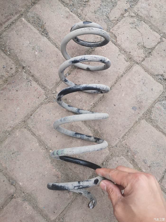 宝来后减震弹簧断了