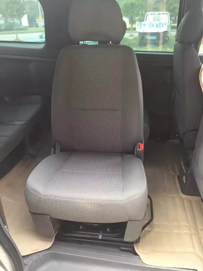 帅客中排改旋转座椅