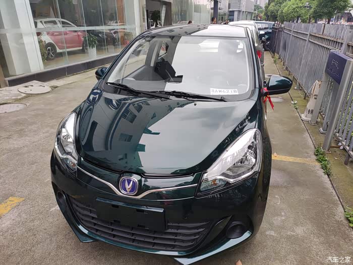 今天奔奔estar国民版旷野绿上牌了