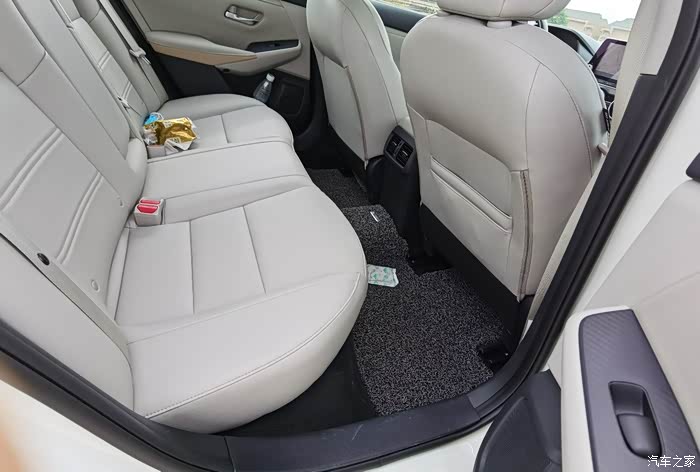 驾驶从容自信,十四代轩逸6000公里驾驶体验.