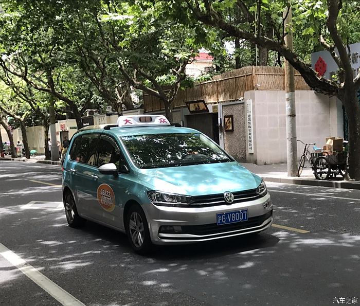 上海出租车途安车型图片