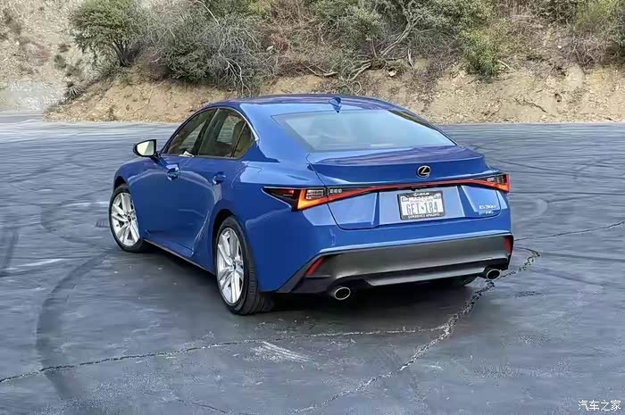 爱车就来拍2021款雷克萨斯is300