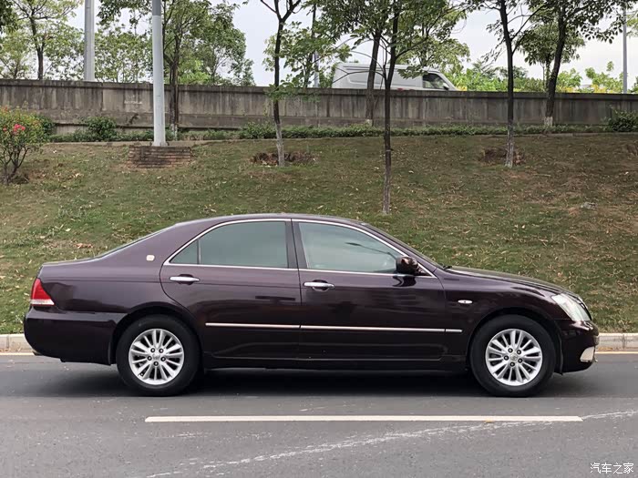 深圳十二代丰田皇冠稀有车漆颜色云母红08年皇冠25国四